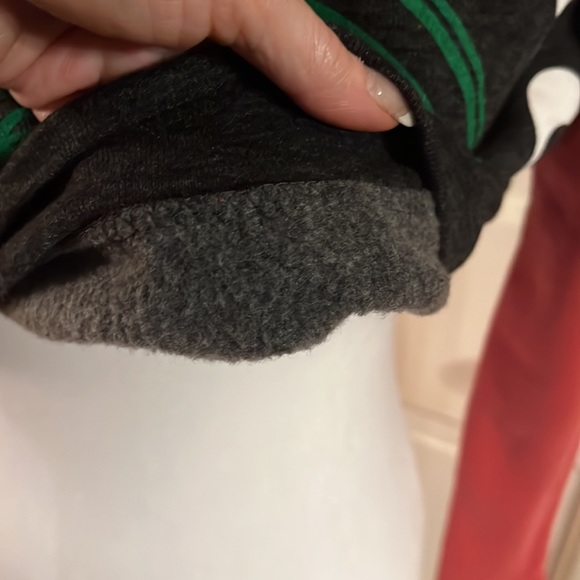 NWT UNIVERSITY OF TODAY DREAMERS OF TOMORROW SWEATSHIRT - Picture 3 of 6